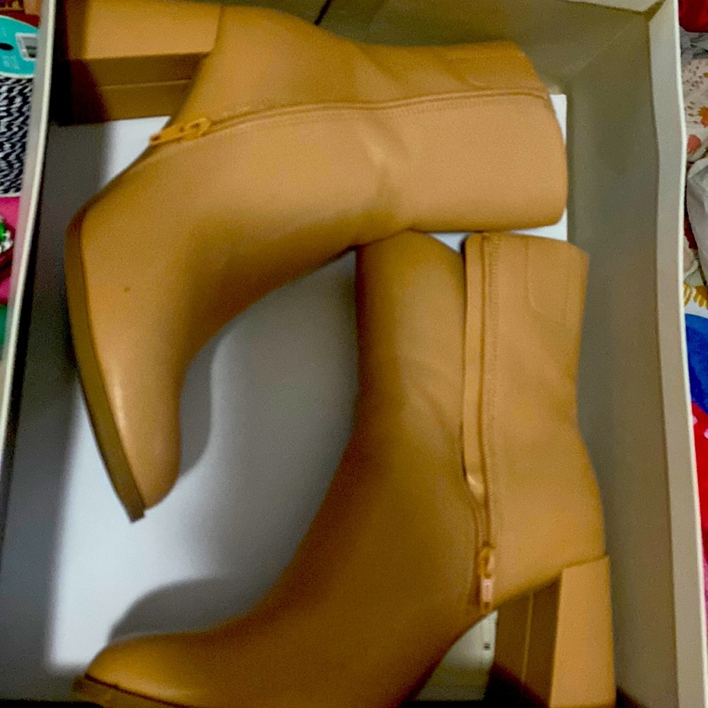91/2 tan colored booties